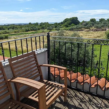 Sea View דירה Galižana